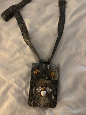 Snake-Embossed Belt Bag with Gold Bee Accent - Black/Gray